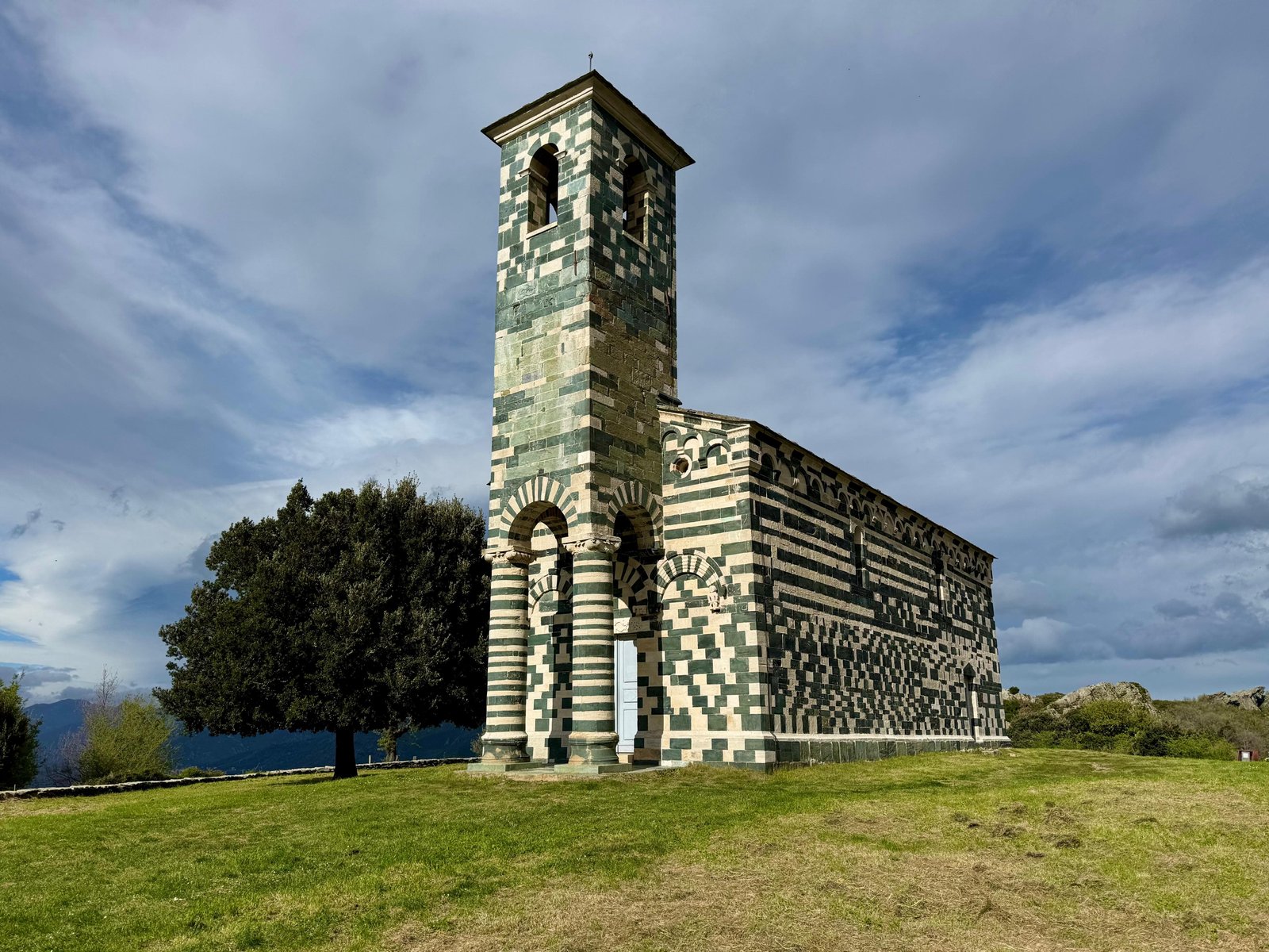 Vue sur l'église Saint-Michel